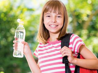 Studie: Děti málo pijí, zapomínají se napít u snídaně a ve škole