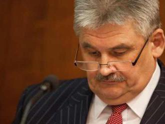 Opozícia žiada Fica, aby odvolal aj ministra Richtera