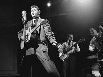 Elvis Presley zomrel, no jeho legenda stále žije a zarába