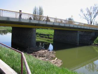 Rieka Nitra vymiera, obsahuje chemikálie rôznej škodlivosti