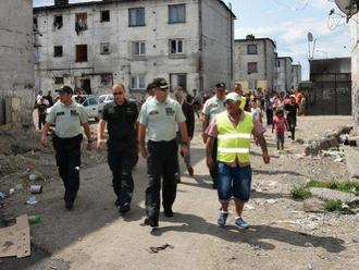 FOTO Policajný prezident Gašpar na návšteve u Rómov: Šokovaní obyvatelia, TOTO nečakali