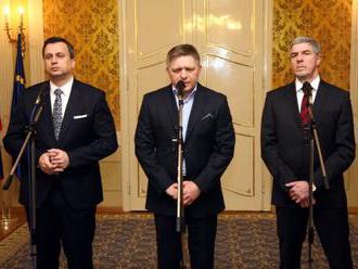 Fico, Danko a Bugár sa po odkazoch cez médiá a SMS stretnú na rokovaní Koaličnej rady