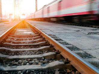 Pri zrážkach s vlakom zahynulo päť ľudí, pri väčšine prípadov išlo pravdepodobne o samovraždy