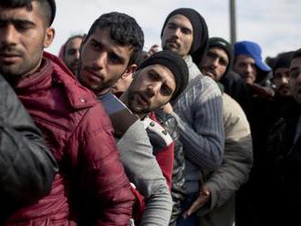 Rakúsko posiela niekoľko desiatok vojakov na hranice Talianska zastavovať migrantov