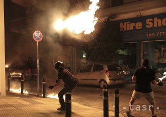 V Aténach demonštrovali za zavraždených aktivistov, zasahovala polícia