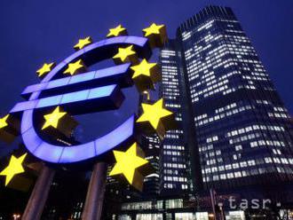 Podľa ECB sú rozsiahle menové stimuly potrebné aj naďalej