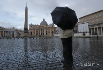 Vatikán vyhnal bezdomovcov cez deň z Námestia sv. Petra