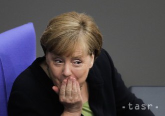 Mladá utečenka, ktorú rozplakala Merkelová, môže zostať v Nemecku