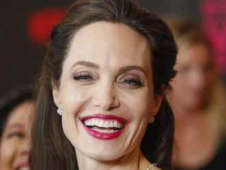 Jolie svěřila produkci synům a naznačila, že s Pittem postrádala lásku