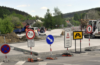 Končí dotace krajům na opravy silnic, pokračovat mají příspěvky obcím