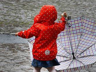 SHMÚ: Meteorológovia varujú pred silným vetrom aj dažďom