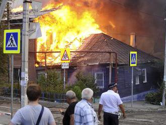 Požiar pohltil rodinný dom v Smoleniciach: Plameňom neunikol jeden človek