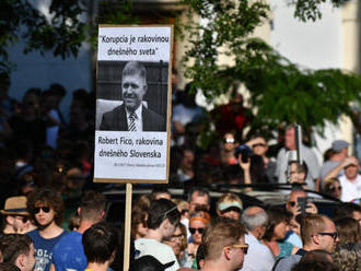 V Bratislave sa koná 3. protikorupčný pochod, študenti žiadajú aj odstúpenie Kaliňáka