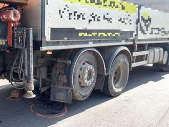 Foto: Šestnásťročný cyklista neprežil zrážku s nákladným autom