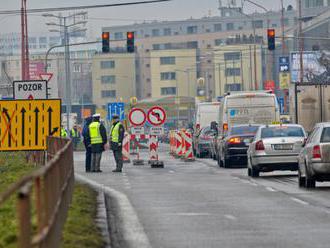 V Bratislave budú viaceré dopravné obmedzenia, dôvodom blahorečenie Tita Zemana