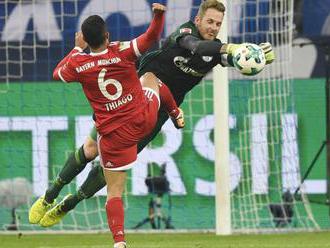 Video: Bayern hladko zdolal Schalke, Borussia Mönchengladbach uspela proti Stuttgartu
