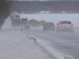 Sněžení a vítr komplikují dopravu, nejvíc v Libereckém kraji