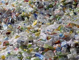 Eurokomise chce do roku 2030 v EU jen recyklovatelné plasty
