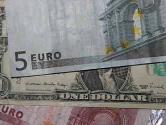 Euro kleslo z tříletého maxima vůči dolaru