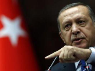 Situace eskaluje. Erdogan slíbil, že zničí oddíly syrské opozice, které USA budují na syrské hranici