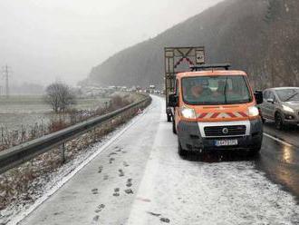Kvôli počasiu zatvorili rýchlostnú cestu R1 z Nitry do Banskej Bystrice
