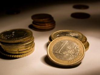 Štvrtina Slovákov zarába menej ako 700 eur