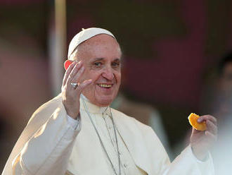 Pápež sa stretol s obeťami zneužívania v Čile, útokov na kostoly pribúda