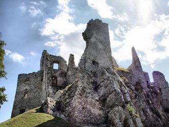 Záhadou hradu Plaveč ostáva hrobka