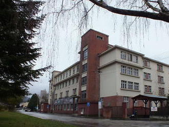 Chátrajúcu nemocnicu v Trenčianskych Tepliciach premenia na bytový dom