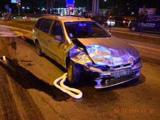 FOTO Opitý mladík šoféroval bez vodičáku, spôsobil nehodu v Košiciach: Zranilo sa dievčatko