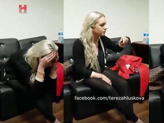 Nové VIDEO z výsluchu pašeráčky Terezy: Moment, keď ju zlomili a posledné FOTO na letisku