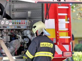 V Bratislave horela chatka, hasiči na likvidáciu požiaru použili dva C prúdy