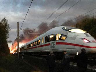Trať medzi Kolínom a Frankfurtom zostáva pre požiar vlaku neprejazdná