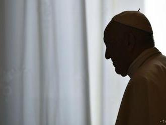 Kritik pápeža: Za zneužívanie môže homosexualita medzi kňazmi