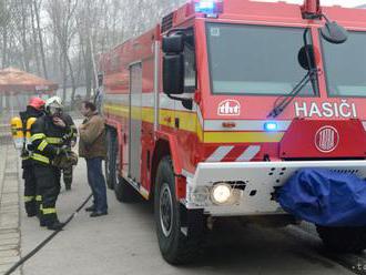 Následky silného vetra odstraňovalo v Trenčianskom kraji až 95 hasičov