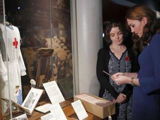 FOTO: Vojvodkyňa Catherine si prezrela vojnové listy svojich predkov