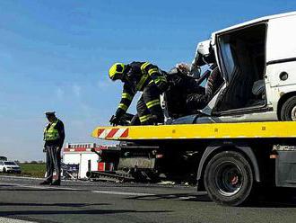 Vážná nehoda uzavřela na šest hodin hlavní tah z Pohořelic na Znojmo