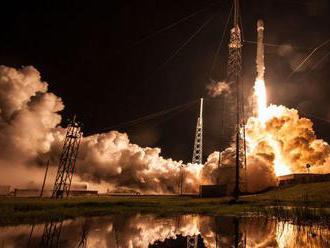 SpaceX rocket debris washes ashore in North Carolina     - CNET