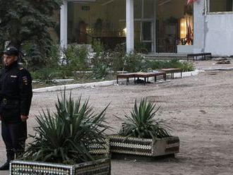 Na Krymu zemřela další ze zraněných studentek, mrtvých po útoku na školu je 21