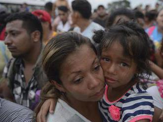 Tritisíc migrantov smerujúcich z Hondurasu do USA dorazilo k mexickej hranici