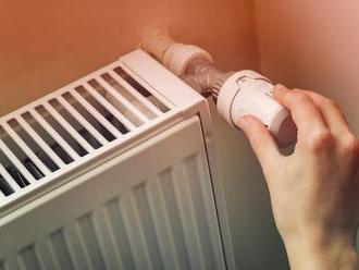 Před zimou zkontrolujte topení a odvzdušněte radiátory