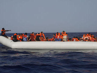 Marocké námorníctvo strieľalo na loď s utečencami, zranili chlapca
