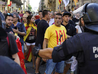 Tisícky Kataláncov demonštrovali v Barcelone za jednotné Španielsko