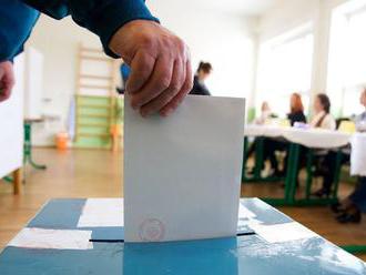 V Česku sa začalo druhé kolo senátnych volieb