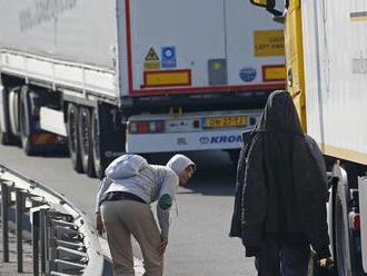 Francúzi upokojujú Britov, že nechcú brzdiť dopravu v Calais