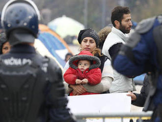 Migranti čakajúci v Bosne pri hranici s Chorvátskom začali hladovku