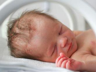Vo Francúzsku začali nové vyšetrovanie prípadov malformácií rúk novorodencov