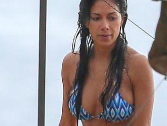 Scherzinger predvádza krivky v bikinách: Na Havaji sexy, ale sama!