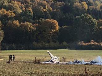 PRVÉ FOTO Z NEHODY Pri Sliači sa zrútilo vojenské lietadlo