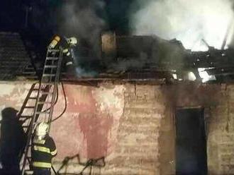 FOTO Domček v Chrámci zničili plamene: Odvážna babička ratovala štyri vnúčatá, utrpela ťažké popálen